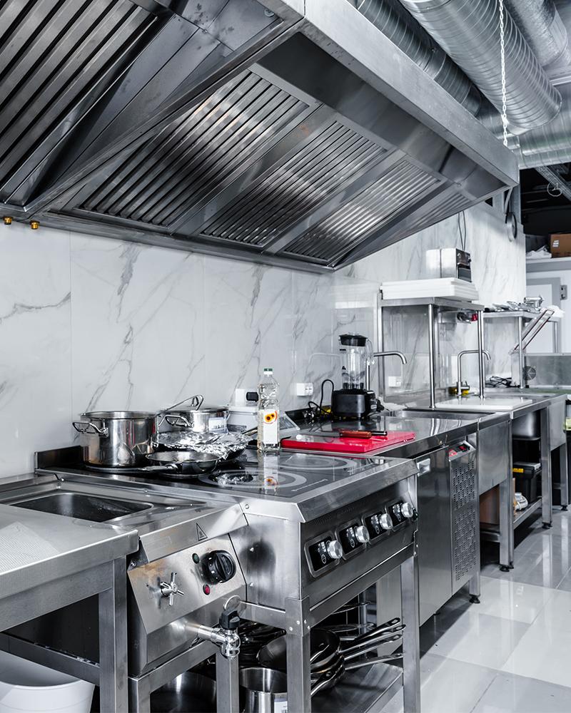 Réalisation de cuisines professionnelles sur mesure CHR et métiers de bouche Côte d'Azur