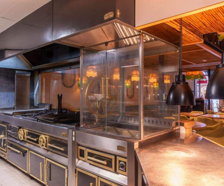 Réalisation de cuisines professionnelles sur mesure CHR et métiers de bouche Côte d'Azur