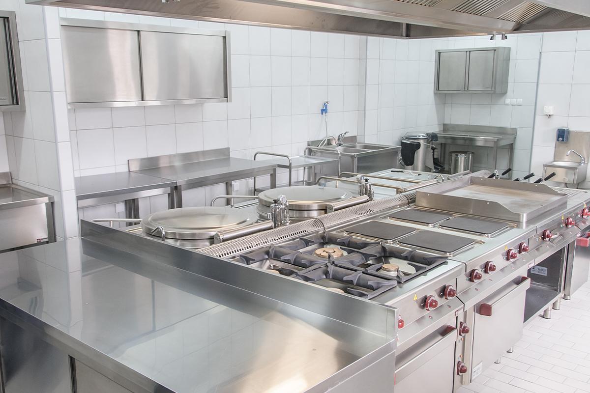 Réalisation de cuisines professionnelles sur mesure CHR et métiers de bouche Côte d'Azur